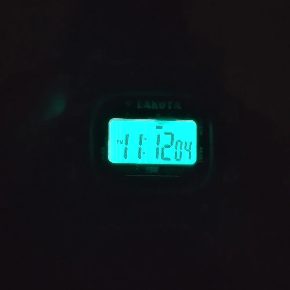 Vintage 2004 Dakota 30mm Mens Digital Watch‎ Retro Sport Strap Wrist Size 5-7.5
